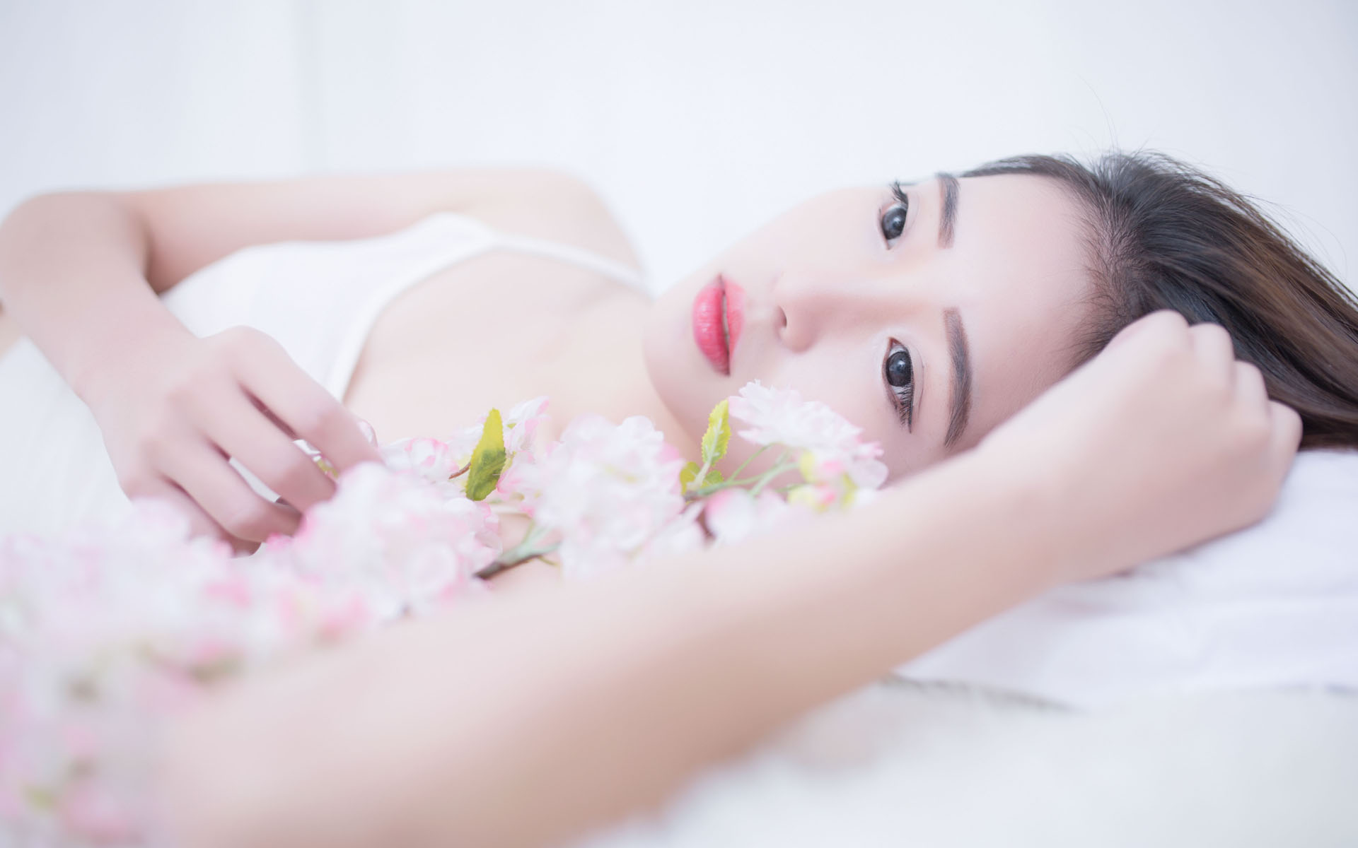 习近平主席《论教育》《习近平文化思想学习纲要》《近镜头：温暖的瞬间》繁体版在香港书展首发